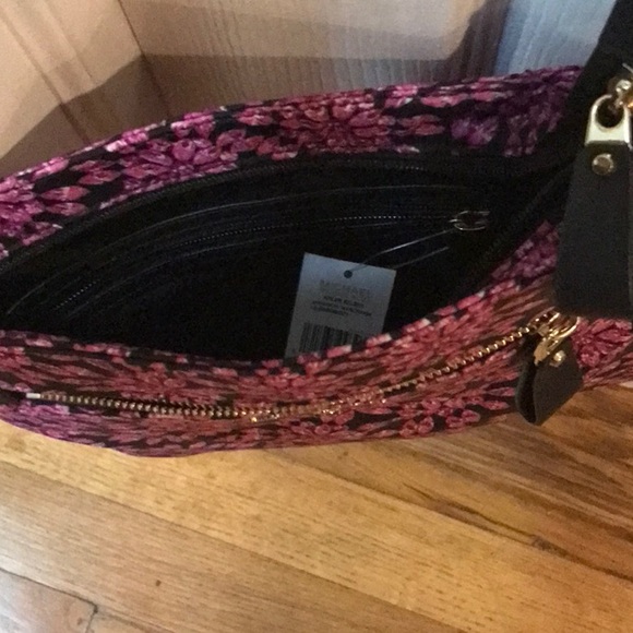 Michael Kors purse - Picture 6 of 7